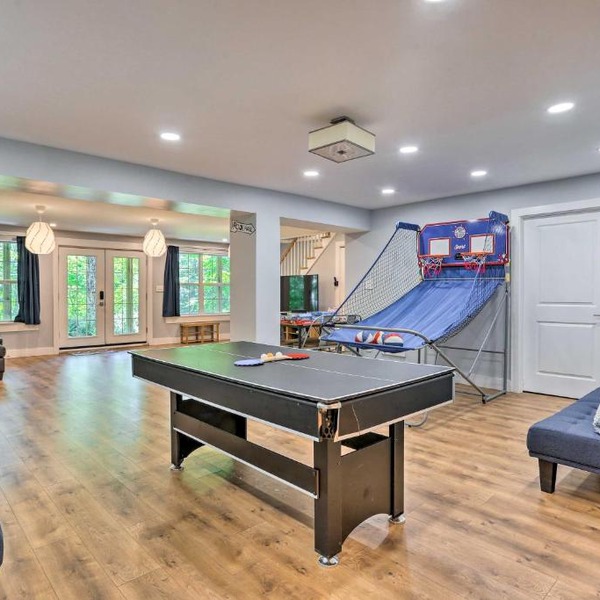 All-Encompassing Cobalt Cottage with Game Room!