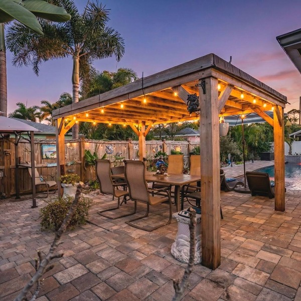All Your Vacation Needs Met–South Venice Pool Home
