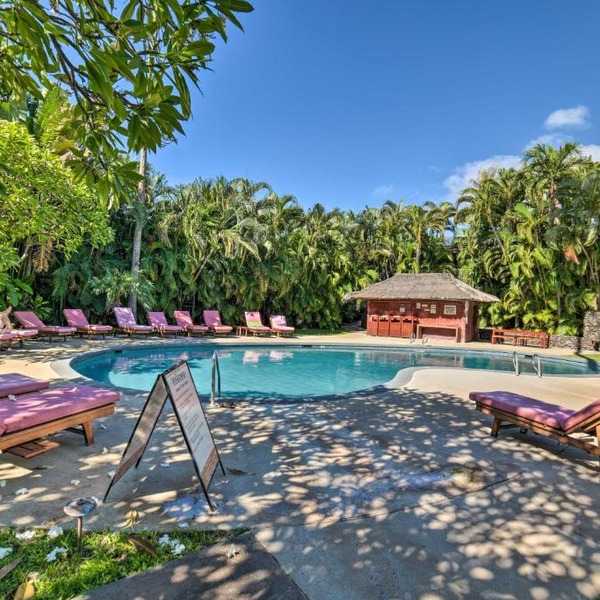 Alluring Lahaina Condo with Walkable Location!