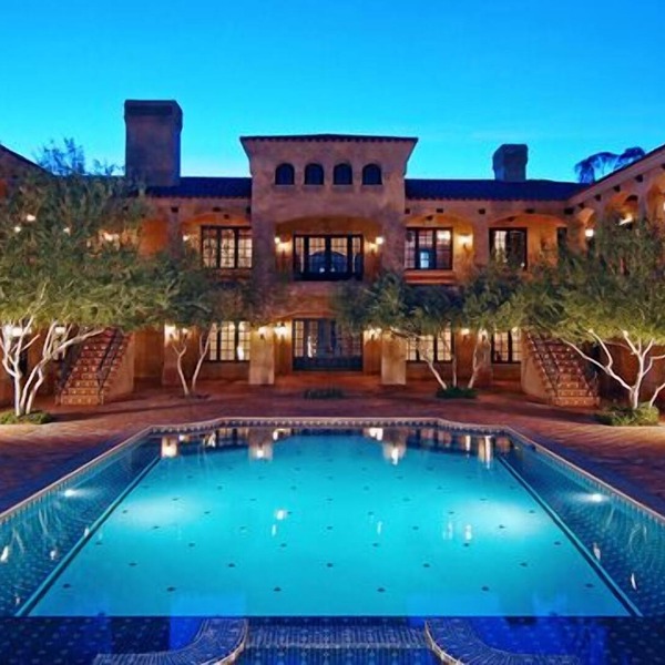 Almost 20,000 square. feet Spectacular luxury villa in Biltmore Estates, Phoenix