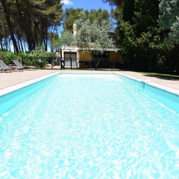 Alpilles Luberon Air-conditioned Spa Heated swimming pool Petanque Table soccer