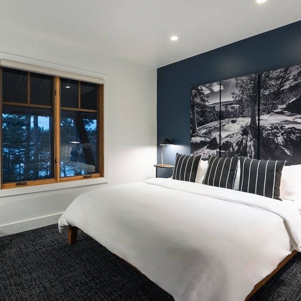 Alpine Adventure Awaits: 2 Comfy Rooms Near Lake Tahoe - Pets Welcome!