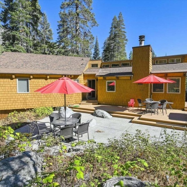 Alpine Adventure by Tahoe Getaways - Ski Shuttle, Hot Tub + Pet Friendly