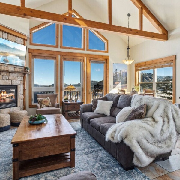 Alpine Haven - Mountain Views & Private Hot Tub