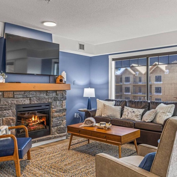 Amazing 3BR Condo W/Hot Tub Access and Mtn Views!