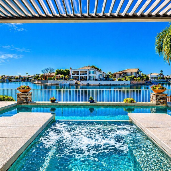 Amazing 4BR/3 Full bath Waterfront Heated Pool Spa + Boat private dock