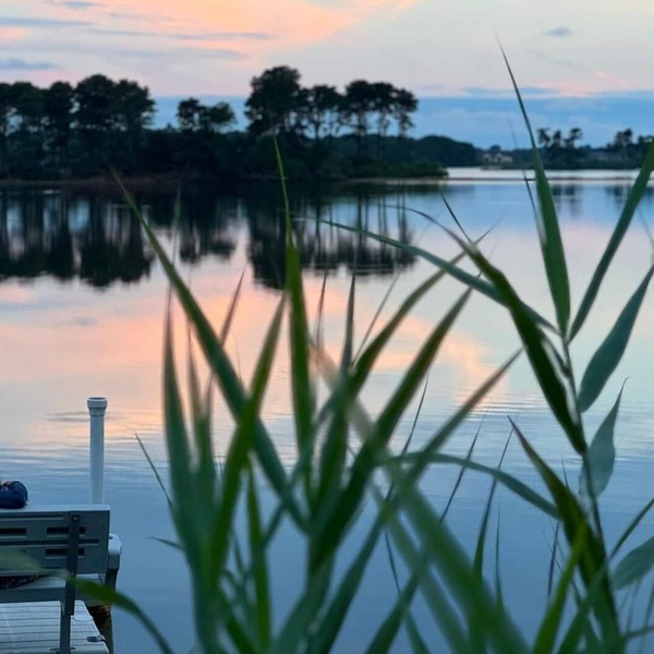 Amazing Lakefront Property, Private Dock, Direct Access to Water, New Hot Tub/AC