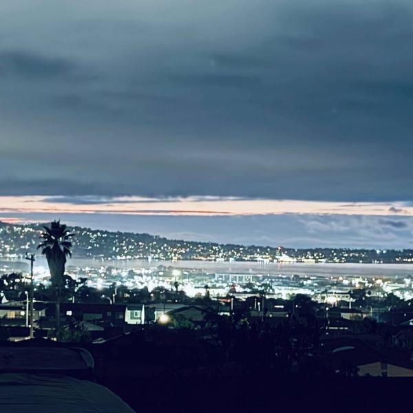 Amazing Panoramic Views of Monterey Bay w Hot Tub & Cold Plunge 3 bed 2 bath