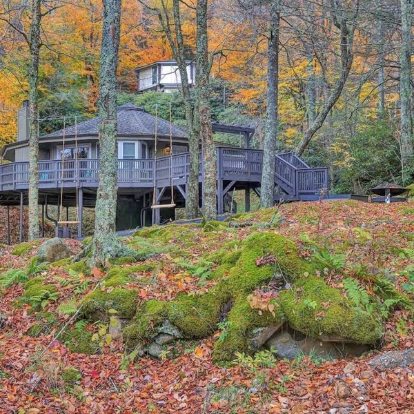 Amazing Treehouse Chalet at Sugar Mountain Resort
