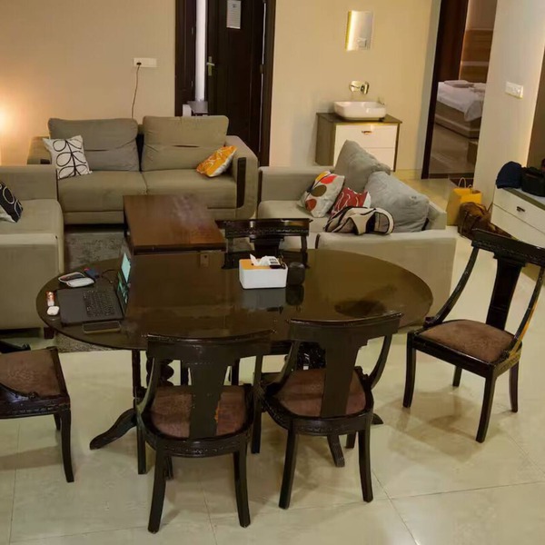 Amur Stays 4: 6 Bedroom Independent Floors