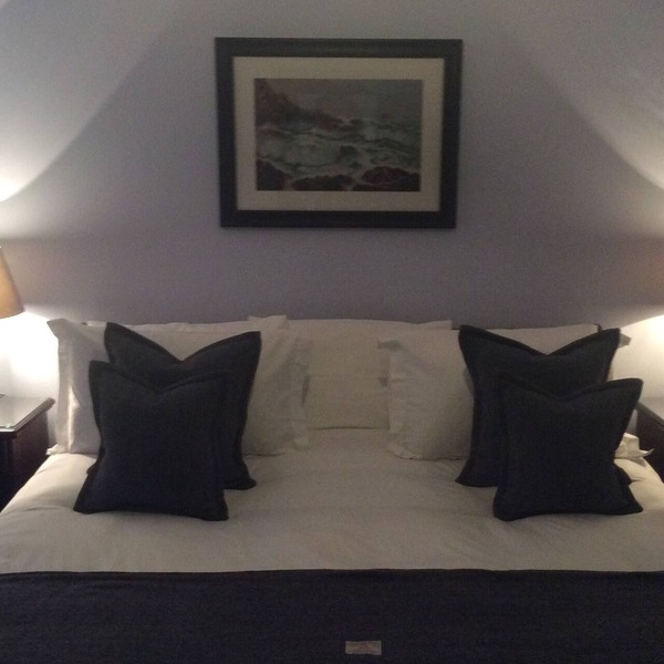 An Cealla-A newly renovated luxury cottage sleeps 2-4 with sauna in Glendale
