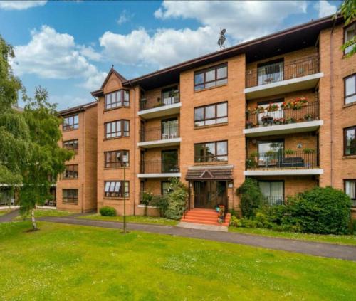 An immaculate 3 bedroomed apartment in Edinburgh's southside