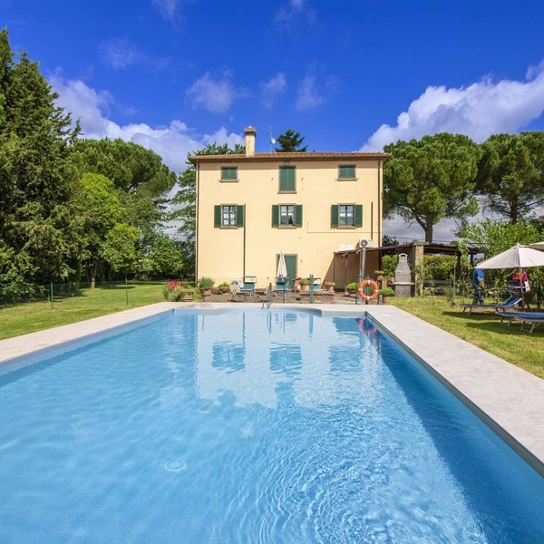 Ancient manor house perfect for large groups, located near the Etruscan town of Cortona with private