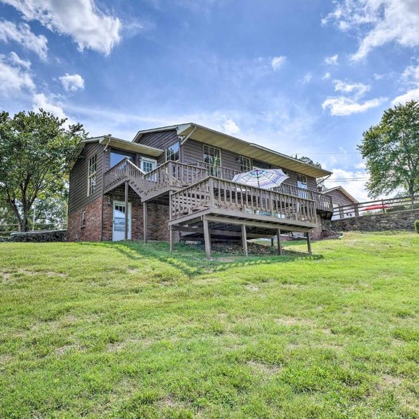 'Angler's Ridge' Waterfront Family Getaway!