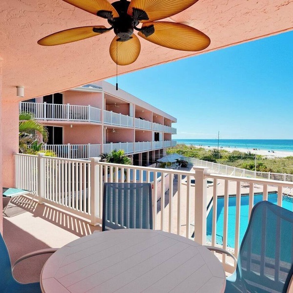 Anna Maria Island Club 31, Condo 2 Bedroom/2 Bath ocean view, maximum occupancy of 4 people. Community pool, Max 1 vehicle.