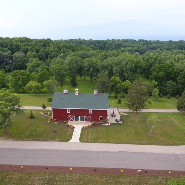 Annabel Lee Barn ~ A Getaway of Warmth & Charm!