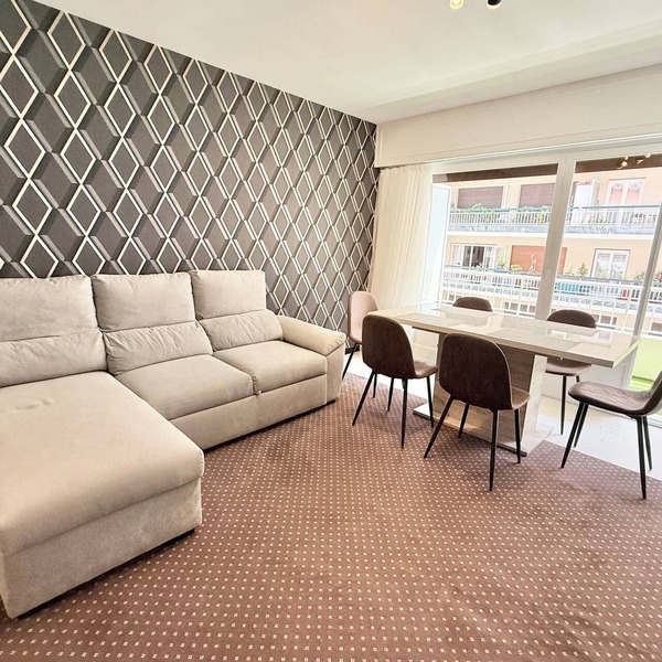 Antibes hyper center - 4 people - close to shops and beaches