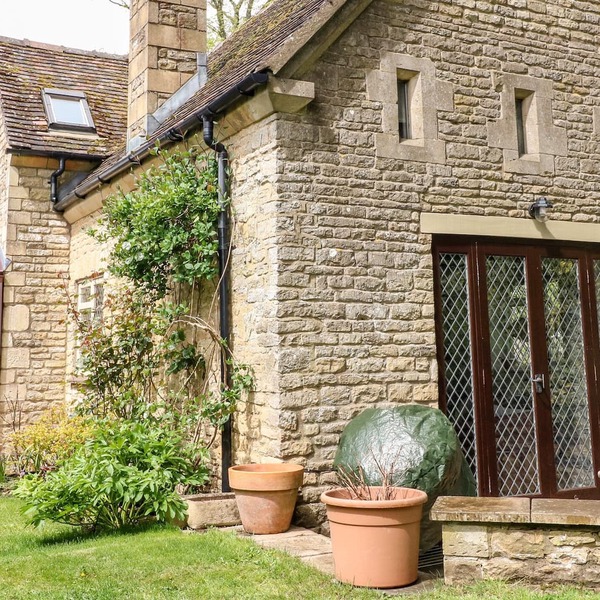 ANVIL COTTAGE, family friendly, with open fire in Chipping Norton