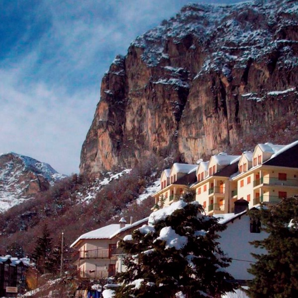 Apartamentos Escarrilla Suites 3000