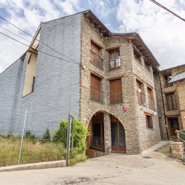 Apartment 'Cambuleta En La Bastida' with Mountain Views, Balcony & Wi-Fi
