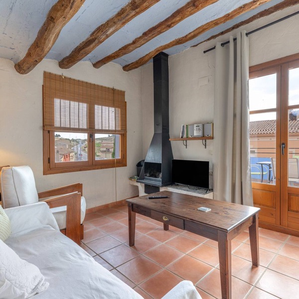Apartment 'Cal Capdevila Blau' with Mountain View, Wi-Fi and Air Conditioning