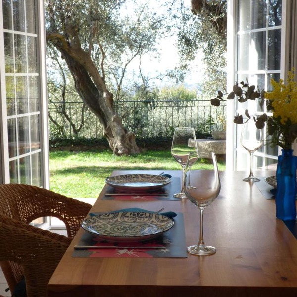 Apartment Cézanne with heated pool and private garden