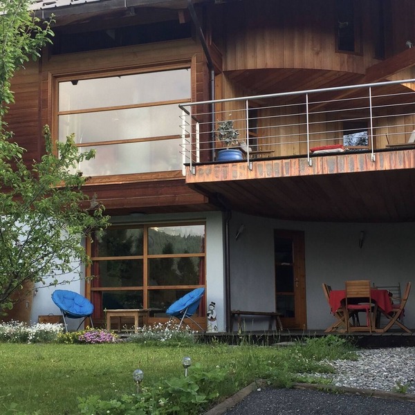 Apartment "Charmant dans Chalet" with Mountain View, Private Terrace & Wi-Fi