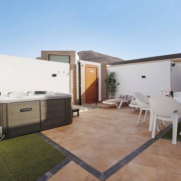 Apartment "Eclipse" in Puerto del Rosario with Mountain View, Jacuzzi, Wi-Fi, A/C & Terrace