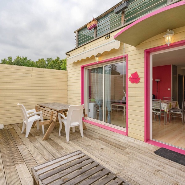 Apartment 'Le Clos Du Champ De L'Amour - La Rochelle' with Private Pool, Wi-Fi and AC