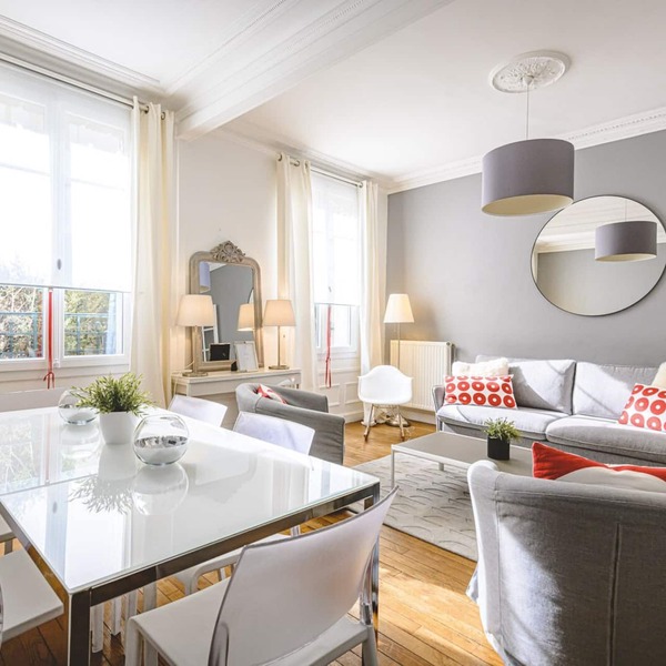 APARTMENT , QUIET, LUXE at the FOOT CATHEDRAL REIMS (WIFI,NETFLIX)