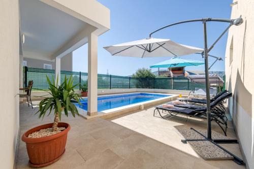 Apartment Renata + PRIVATE swimming pool in SPLIT