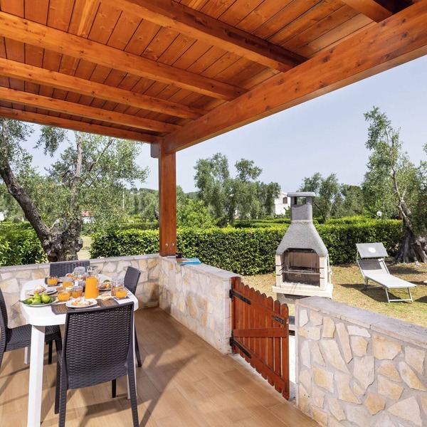 Apartment "semi-detached Villa" for 5/6 person on the ground floor with separate entrances and with square meters 150 private Garden with Barbecue and Sunbeds