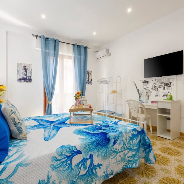 Apartment 'Sole e Amore' with Balcony, Wi-Fi and Air Conditioning