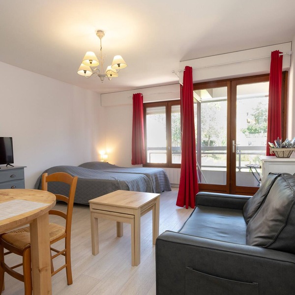 Apartment 'Studio Meublé' with Mountain View, Balcony and Wi-Fi