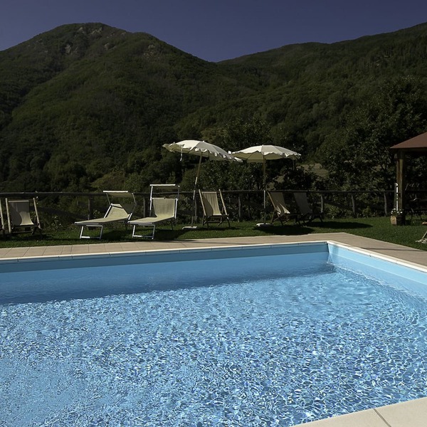 Apartment surrounded by the Tuscan countryside and with a heated pool