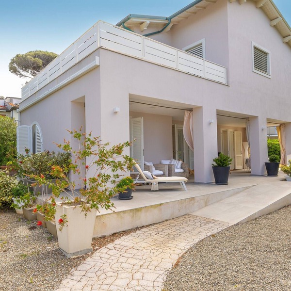 Apartment 'Villa Atusca' with Private Garden, Wi-Fi and Air Conditioning
