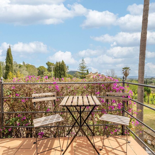 Apartment 'Vista Montaña' with Mountain View, Shared Pool and Wi-Fi