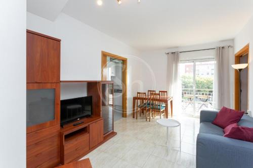 Apartment with Balcony near Glòries