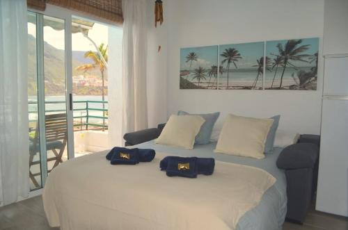 Apartment with an ocean view