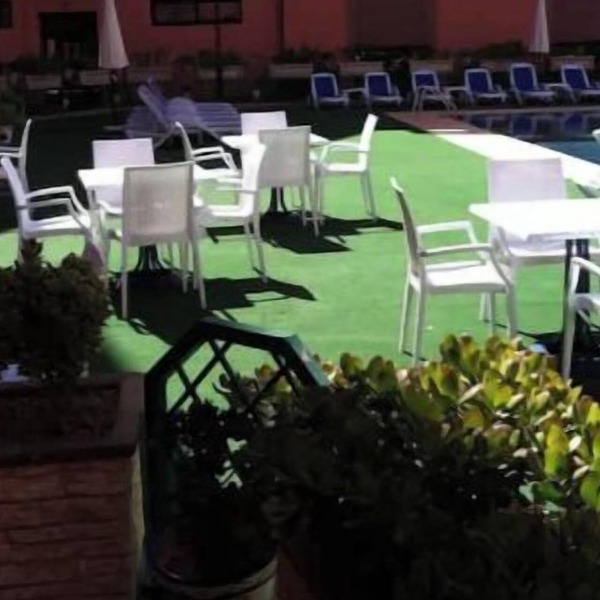 Apartment with pool/climate/wifi in city center.
