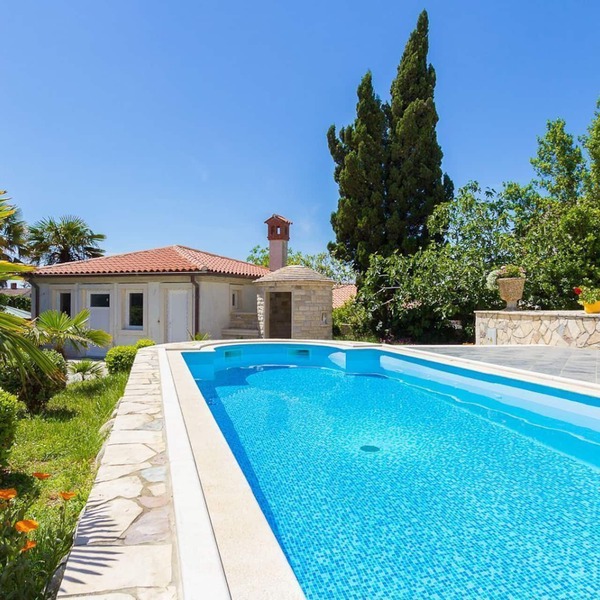 Apartment with separate entrance and pool