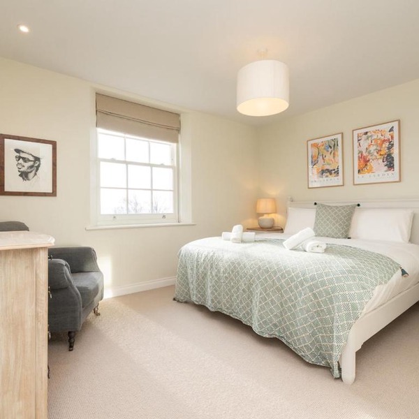 Apartment with Stunning Views and Free Parking - Pass the Keys