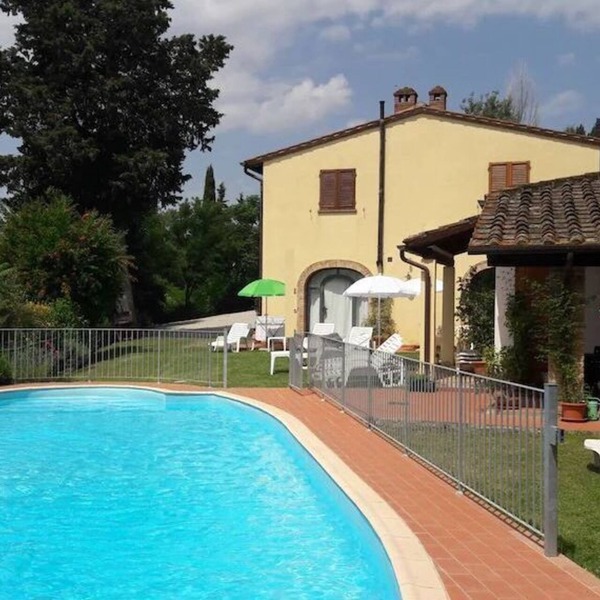 APPARTAMENTO FRONTE PISCINA CON STUPENDA VISTA SULLA CAMPAGNA TOSCANA