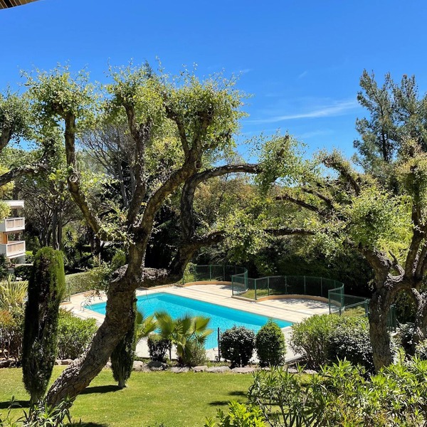 Appartement de Charme au Cœur des Golfs, Piscine Privée, Proximité de la mer