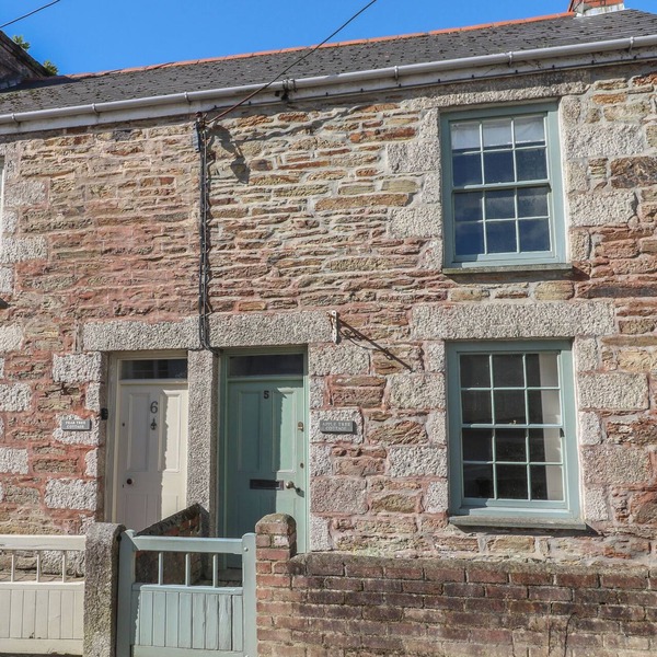 APPLE TREE COTTAGE, pet friendly, character holiday cottage in Gweek