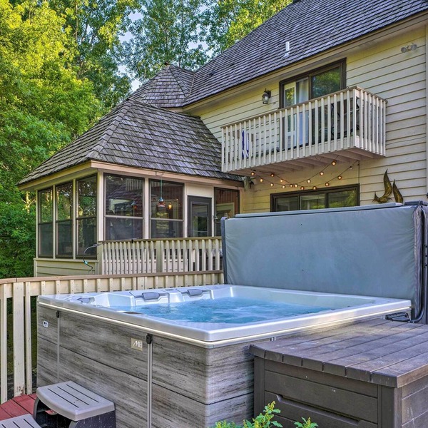 Apple Valley Guest Suite: Forest Views & Pool