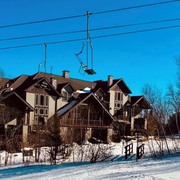 Apres Ski Luxury SKI-IN/OUT HUNTER MOUNTAIN Slopeside STEPS to Ski School Lodge!