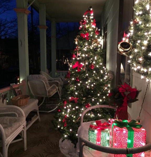 Apt#3 4 bedroom 2 bath, sleeps 10, walk to Beach, Mall, Parking available