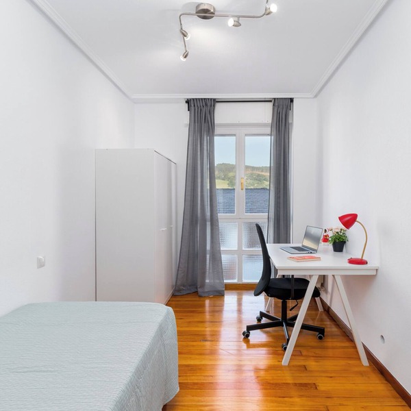 Apt 3H : Spacious and Cozy : Ideal for Families