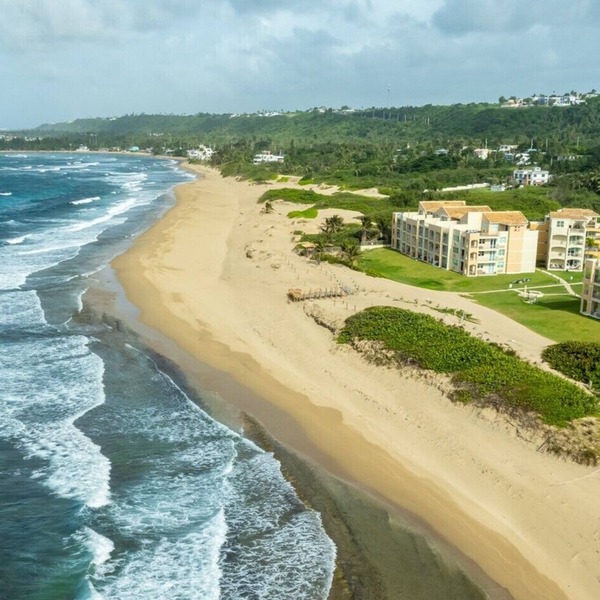 AquaVista Beachfront 3BD 2BA w/Private Balcony Overlooking Pool with Ocean View